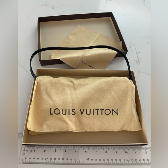 **Authentic** Louis Vuitton Monogram Vernis Rossmore MM in Noir Magnetique - Picture 12 of 12